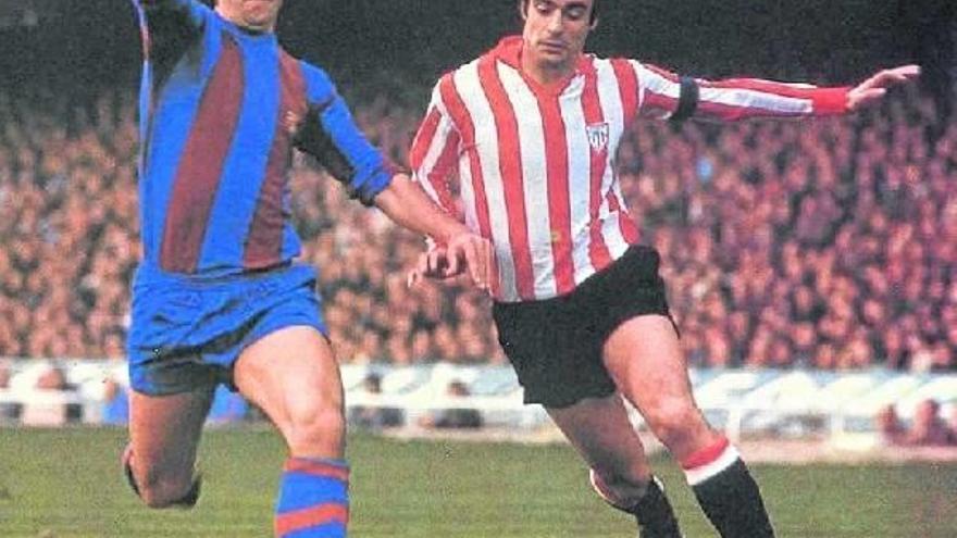 El rojiblanco Rojo I, durante uno de los dos encuentros de cuartos de final de la UEFA disputados entre el Athletic y el Barcelona.