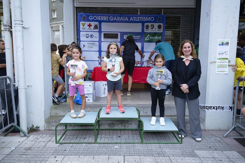 Castellers, gigantes y carrera popular en las Agorreko Santikutzak de Legazpi