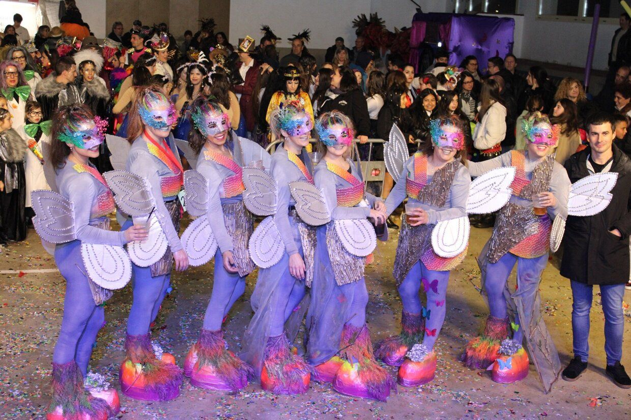 La lluvia no impide el carnaval en Milagro