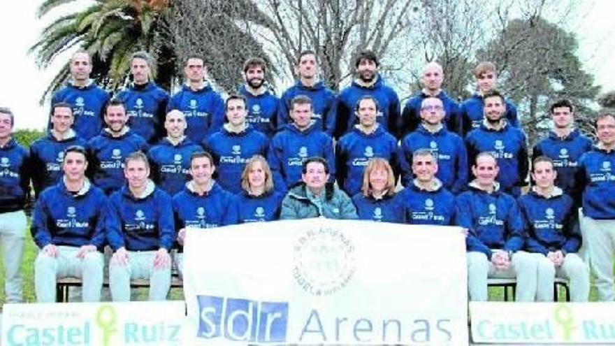 Deportistas que forman la sección de triatlón de la SDR Arenas.
