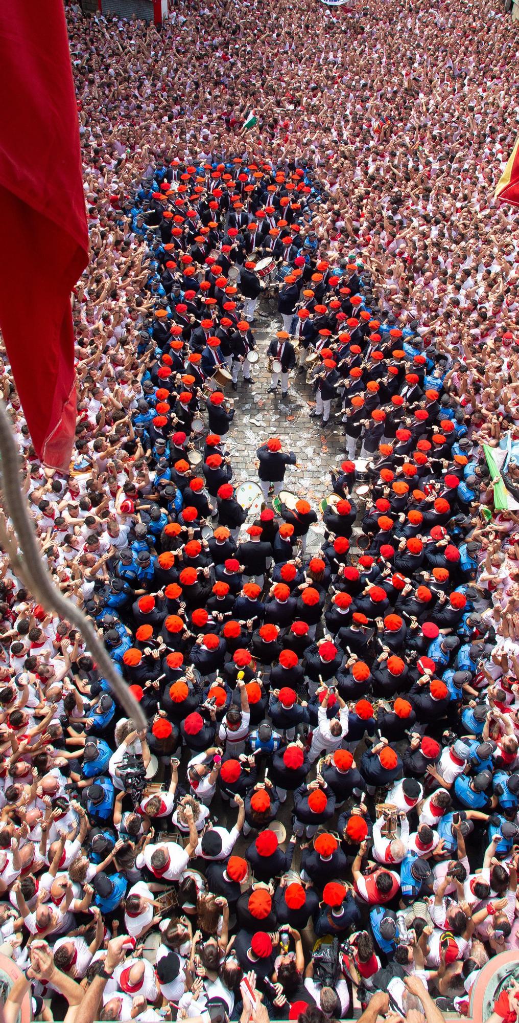 Fotos del  Chupinazo de San Fermín 2025 en Pamplona: ¡La fiesta más internacional se enciende con un grito solidario por Palestina!