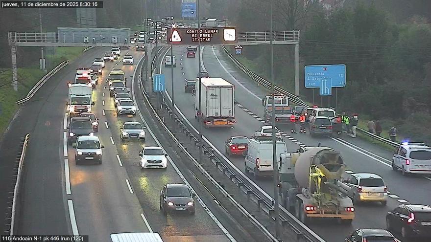 Diez kilómetros de retenciones en Andoain por un accidente múltiple