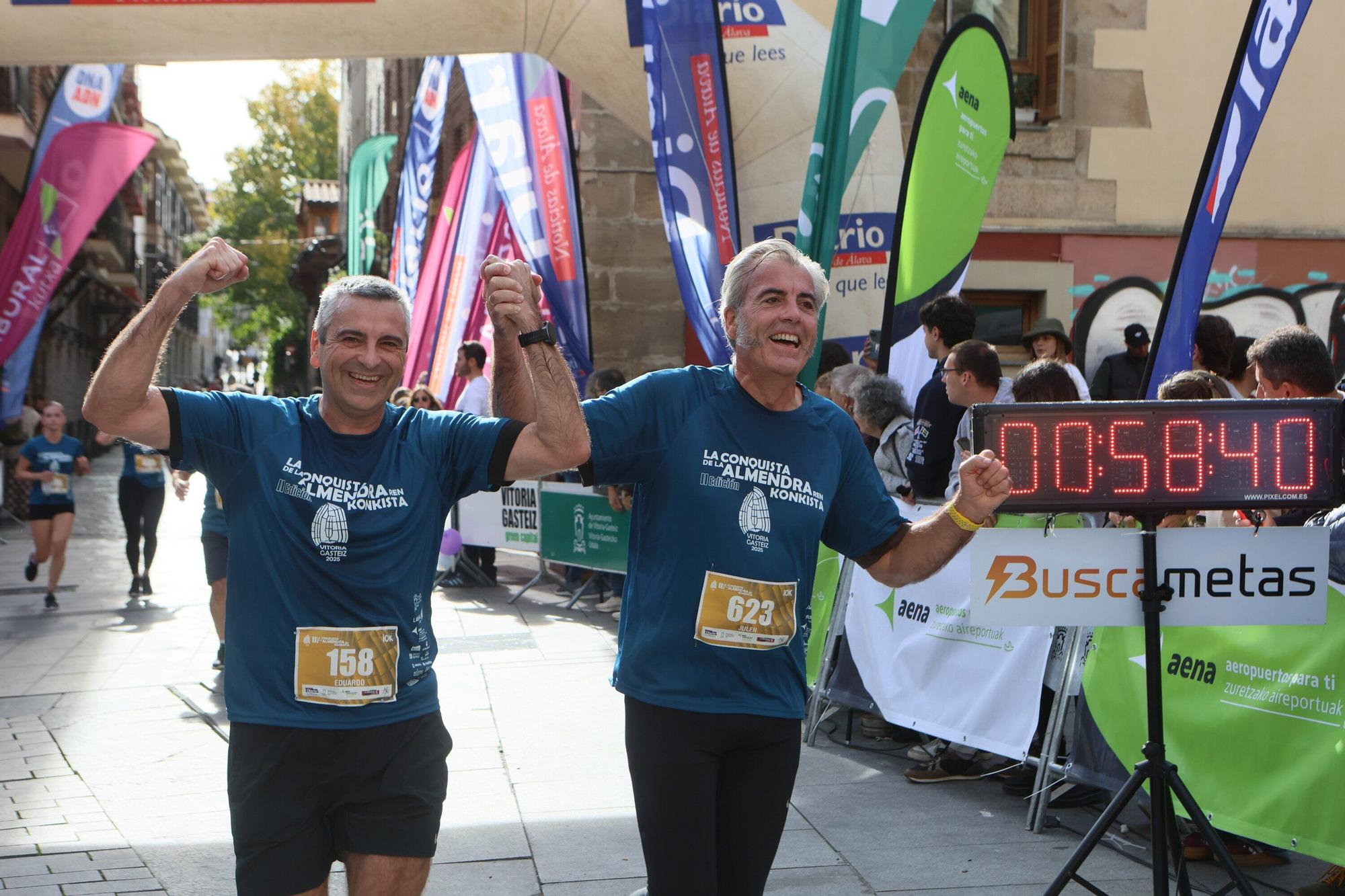 En imágenes: Miles de personas participan en La Conquista de la Almendra