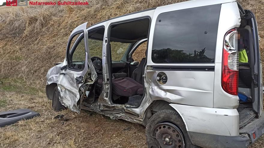 Dos heridos en una colisión entre dos vehículos en Tafalla