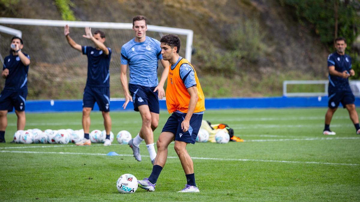 Jon Gorrotxategi, durante el entrenamiento de este viernes en Zubieta.