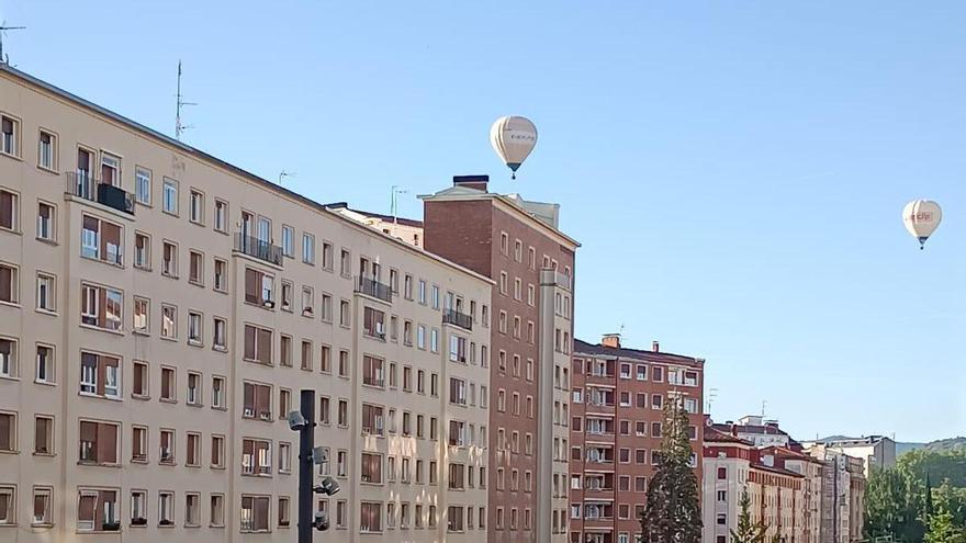 Sorpresa en el cielo gasteiztarra: globos aerostáticos dejan una estampa de postal