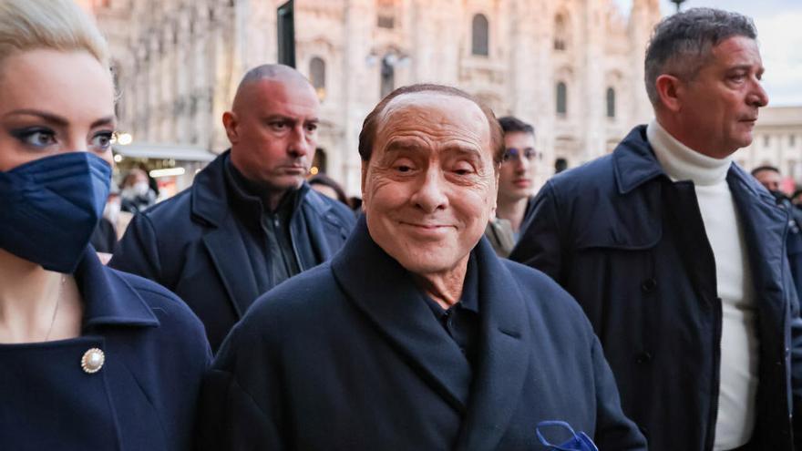 Berlusconi junto a su novia, Marta Fascina, en Milán.