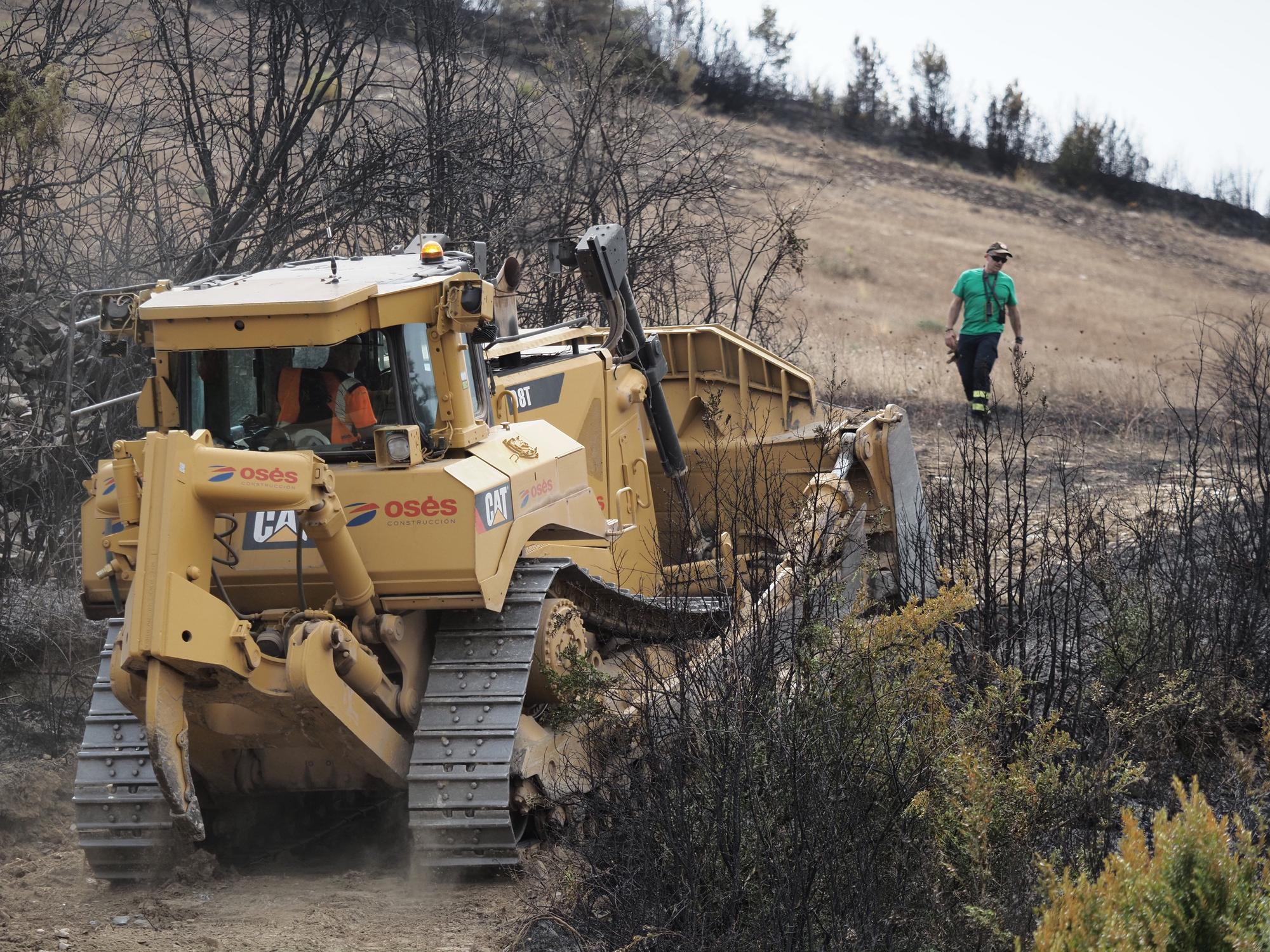 Fotos de las labores de extinción del incendio en Urraúl Alto, Urrulgaine