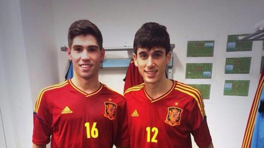 Julen Arellano junto a Enrique Barja, jugadores de la Selección sub17.