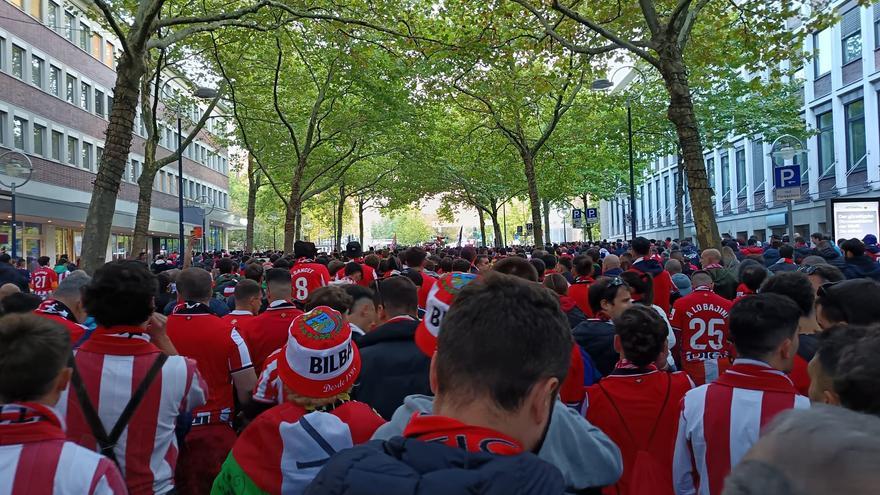 Más de 3.000 aficionados del Athletic en kalejira hacia el Signal Iduna Park
