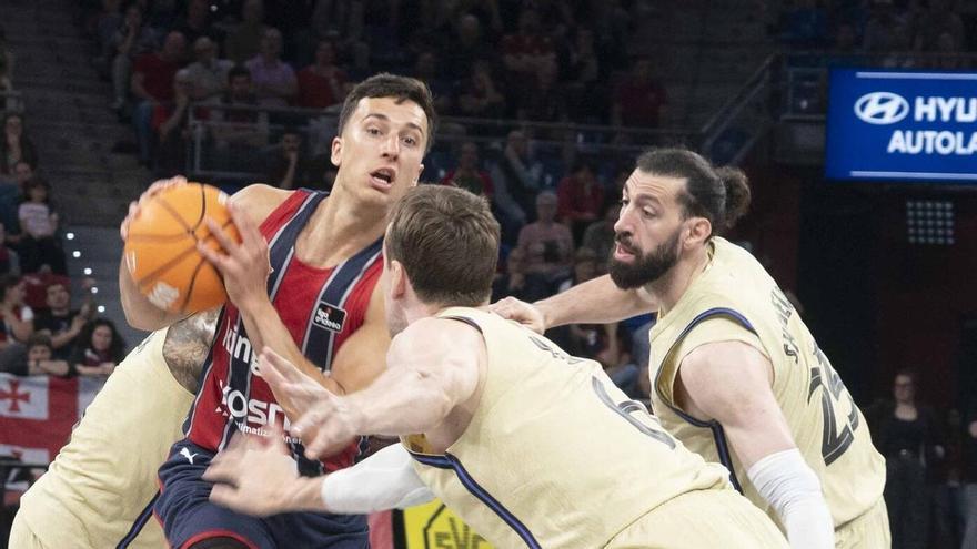 Desilusión ante un Barça al límite