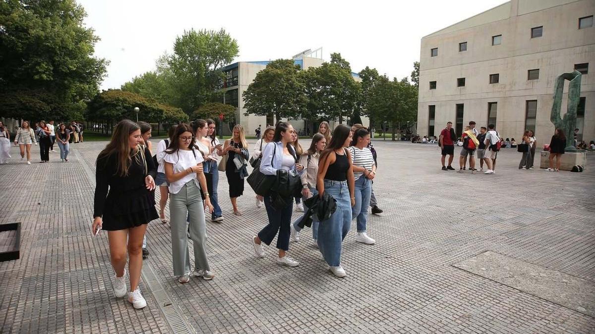 Estudiantes de la UPNA, en Arrosadia.