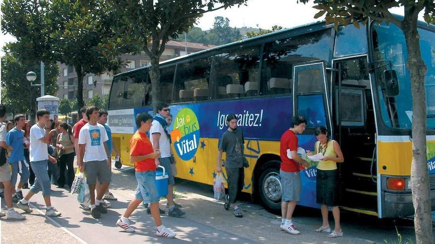 Los jóvenes alaveses cuentan un año más con el ‘Jaibus Vital’ para no perderse las fiestas patronales