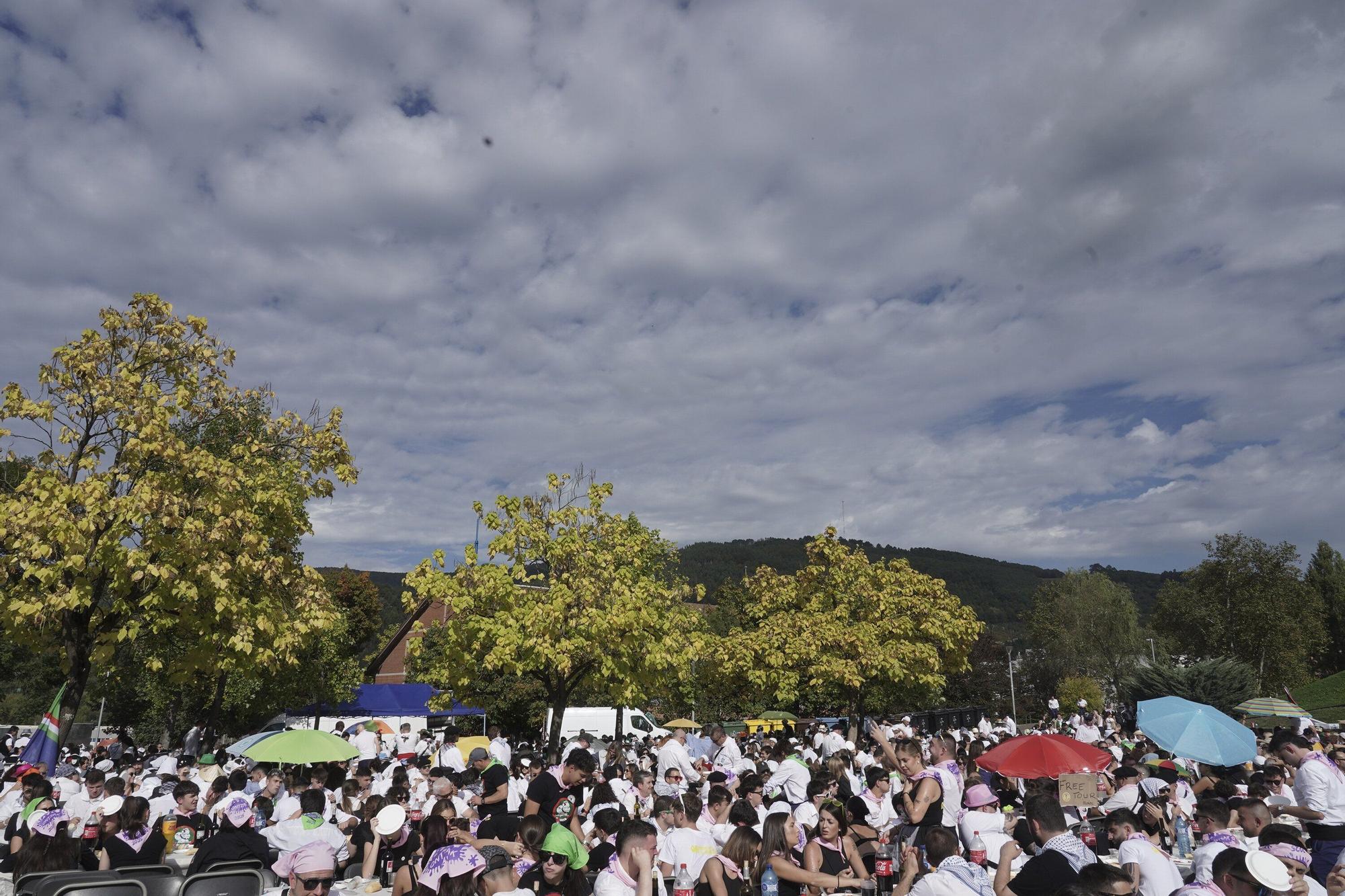 Más de 3.600 personas en la comida de cuadrillas de Basauri: “Es es indescriptible, se nos está yendo de las manos”