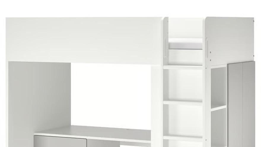 La cama alta con escritorio y 4 cajones Smastad de Ikea