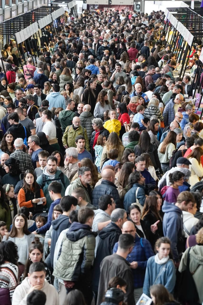 En imágenes: colas para acceder a una Durangoko Azoka a reventar
