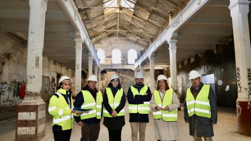 Varios representantes políticos han visitado esta mañana las obras del edificio de la antigua Aduana.