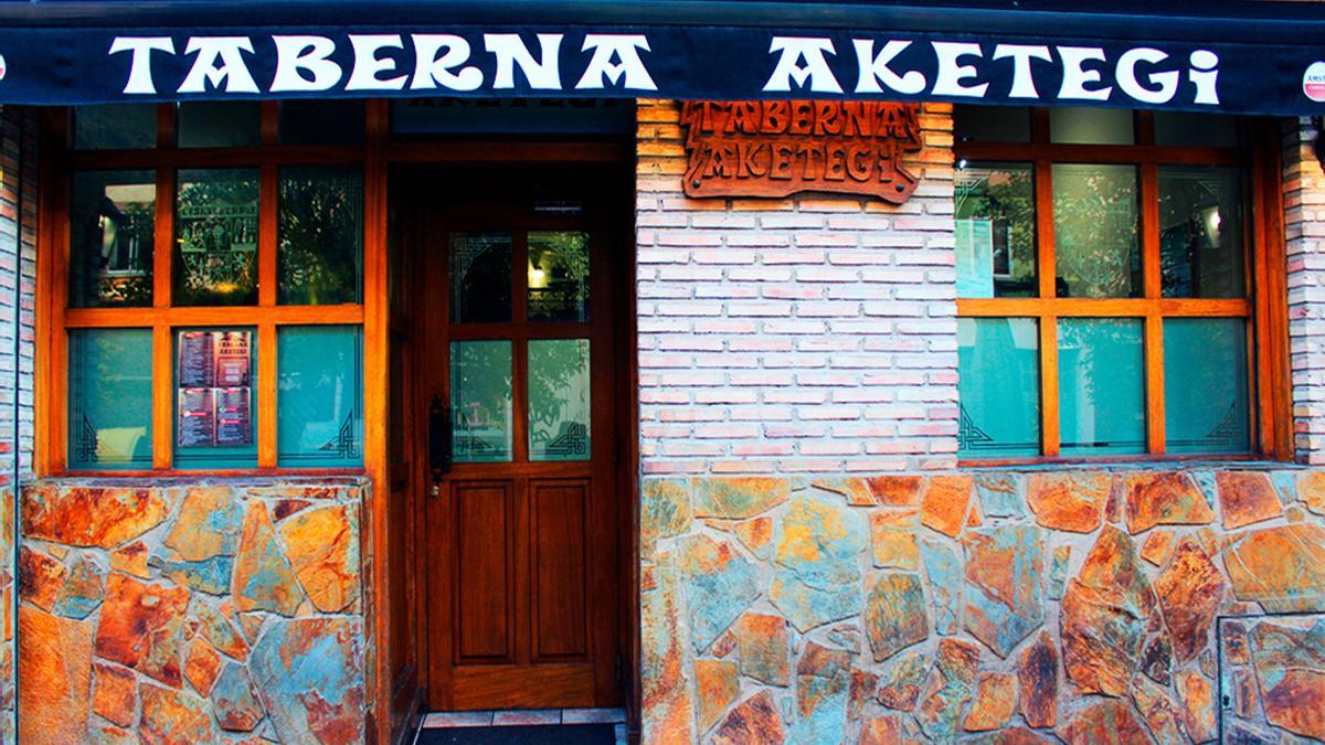 El exterior de Aketegi Taberna en Vitoria