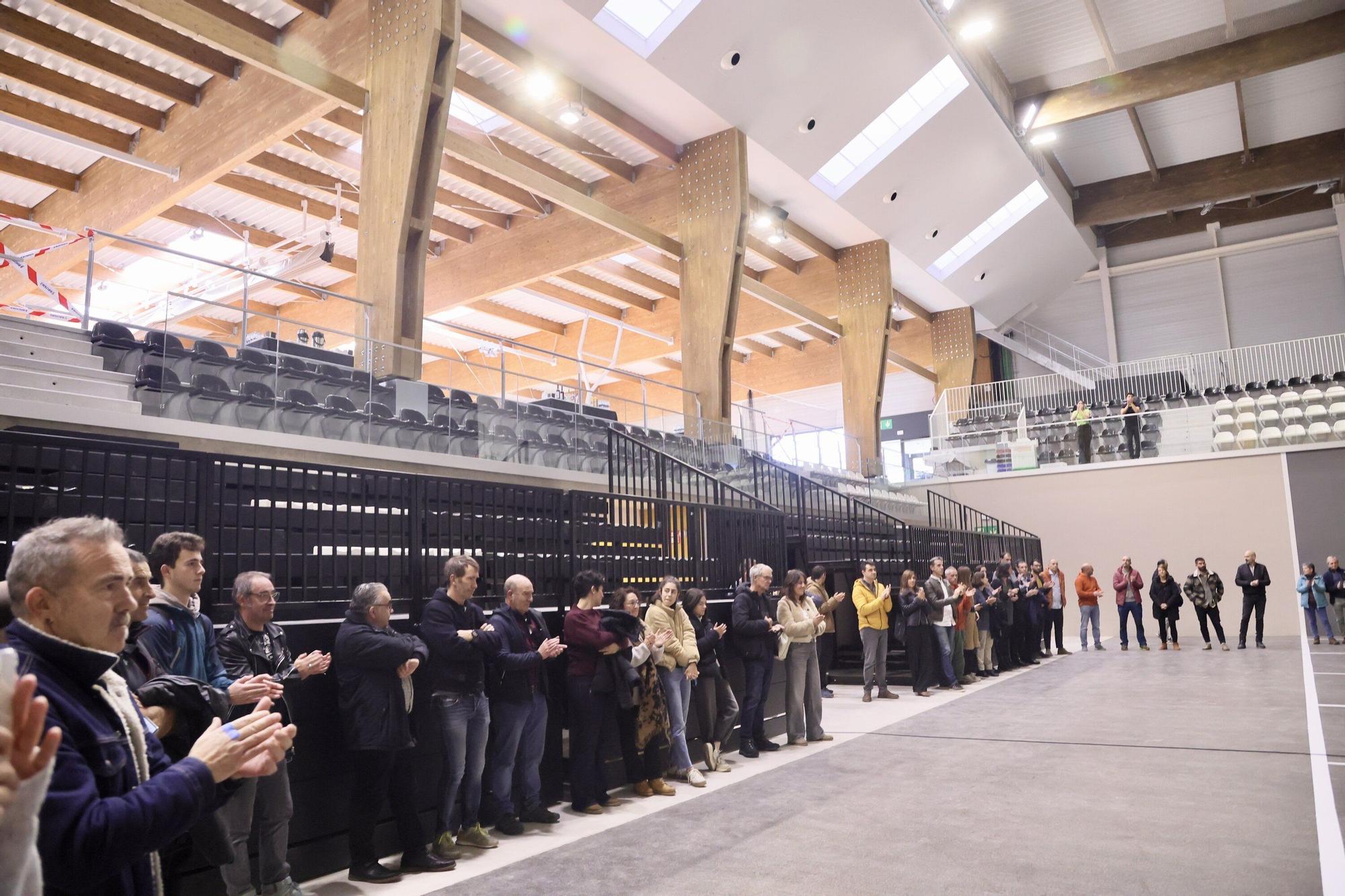 En imágenes: Así ha quedado el polideportivo y el frontón de Agurain tras la reforma