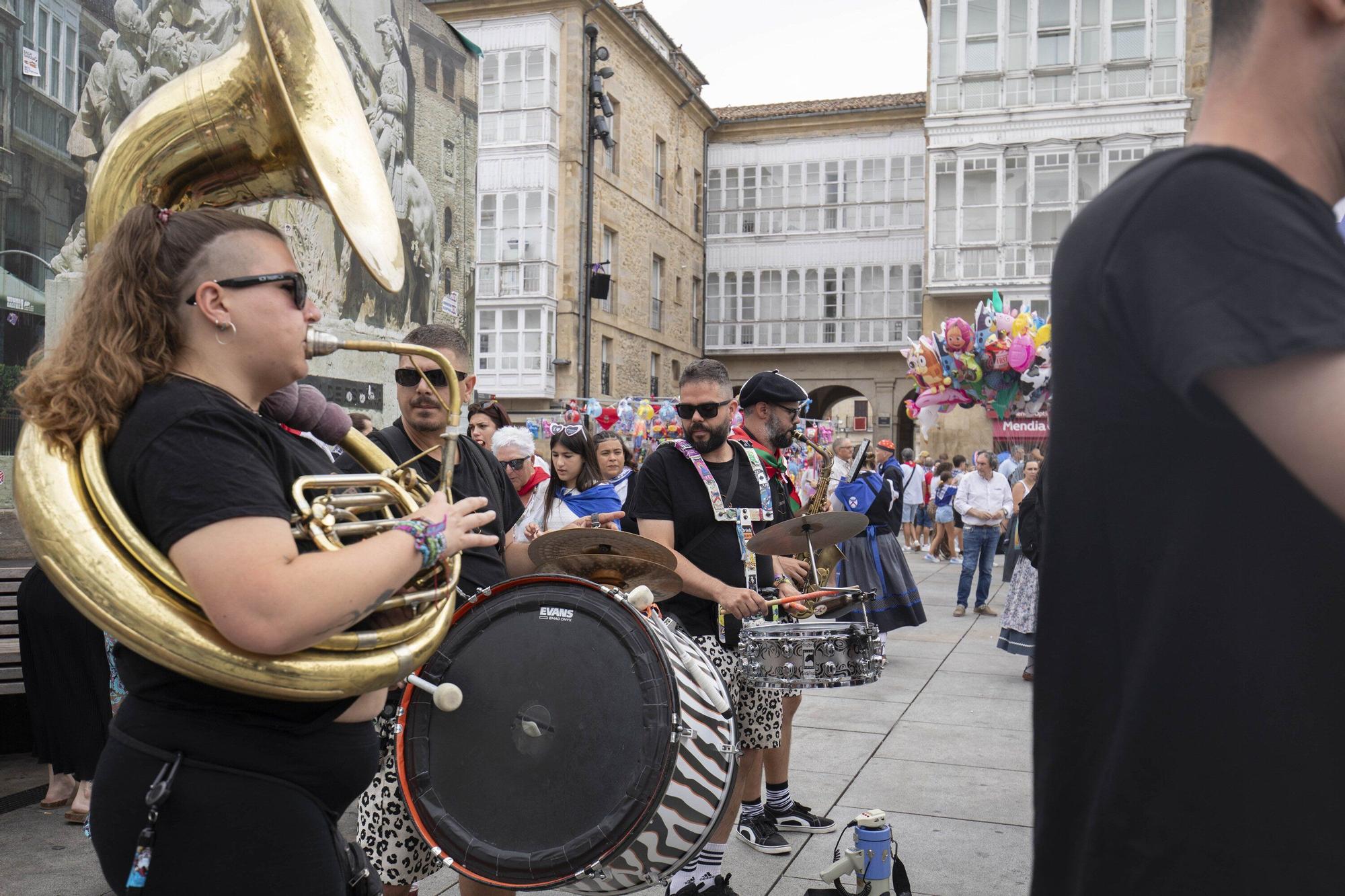 En imágenes: La fiesta continúa en las calles de Gasteiz este 6 de agosto