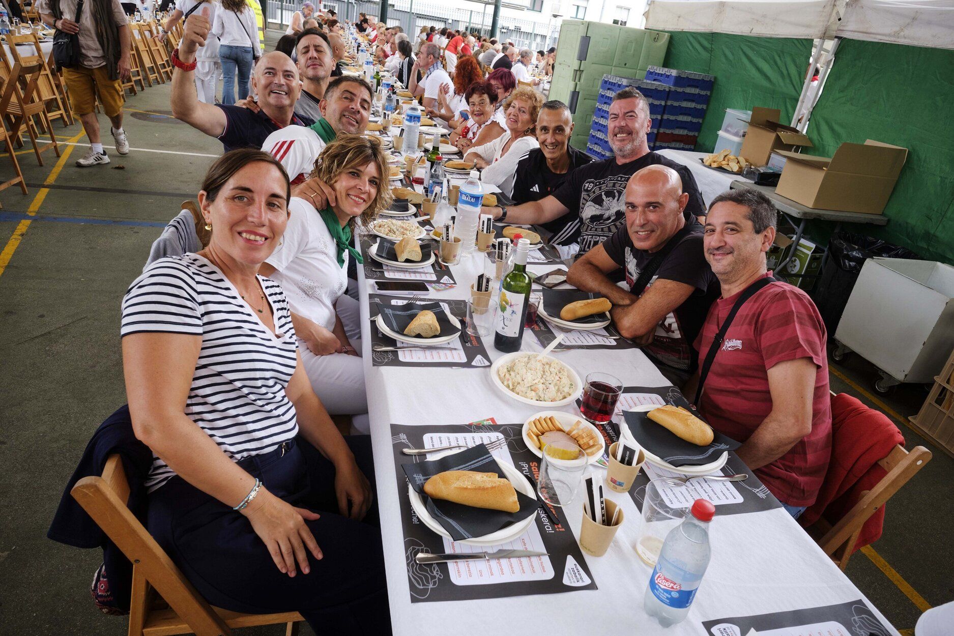 Fotos de la comida popular de fiestas de Burlada
