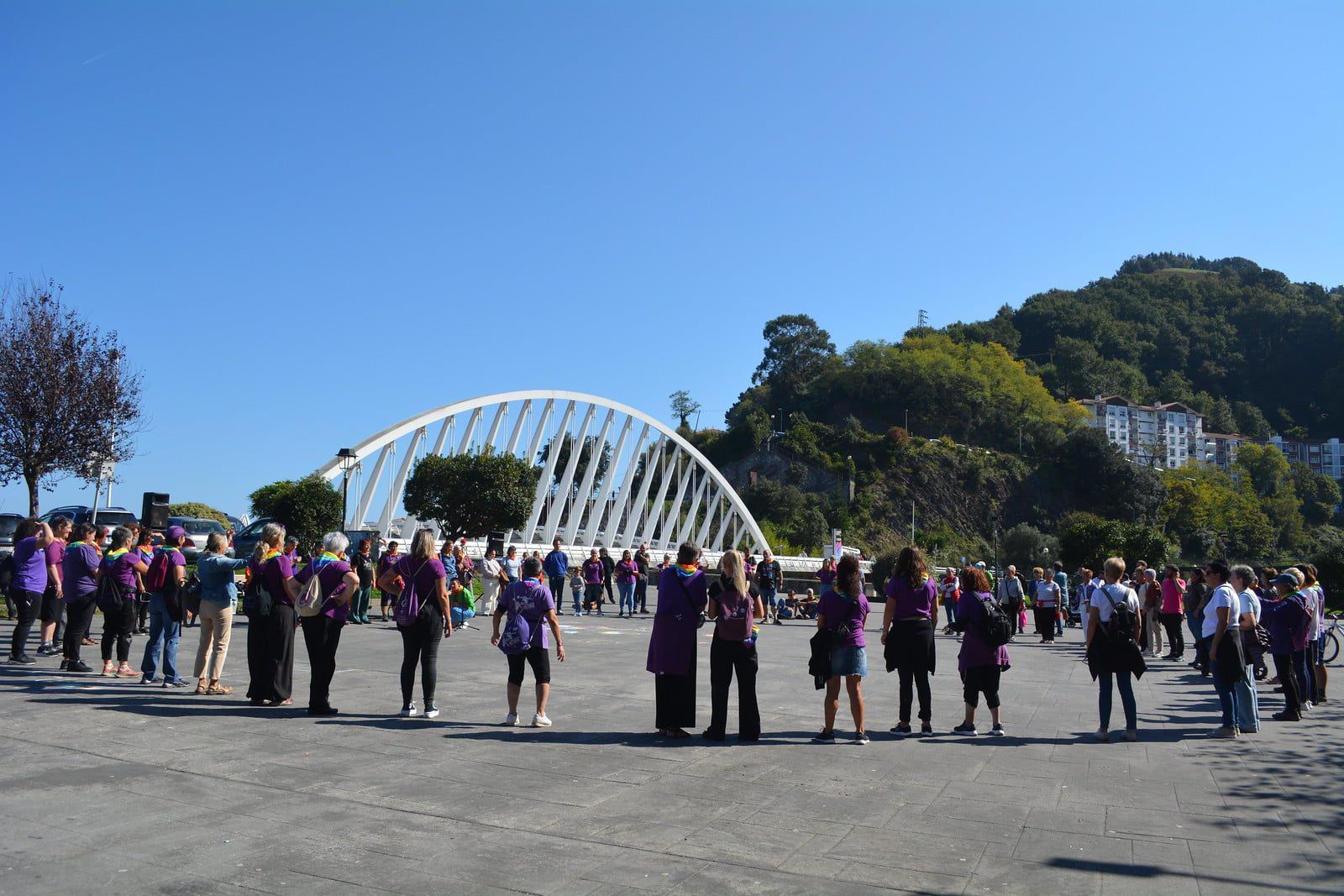 En imágenes: Ondarroa celebra el Día del Abrazo a la Diversidad