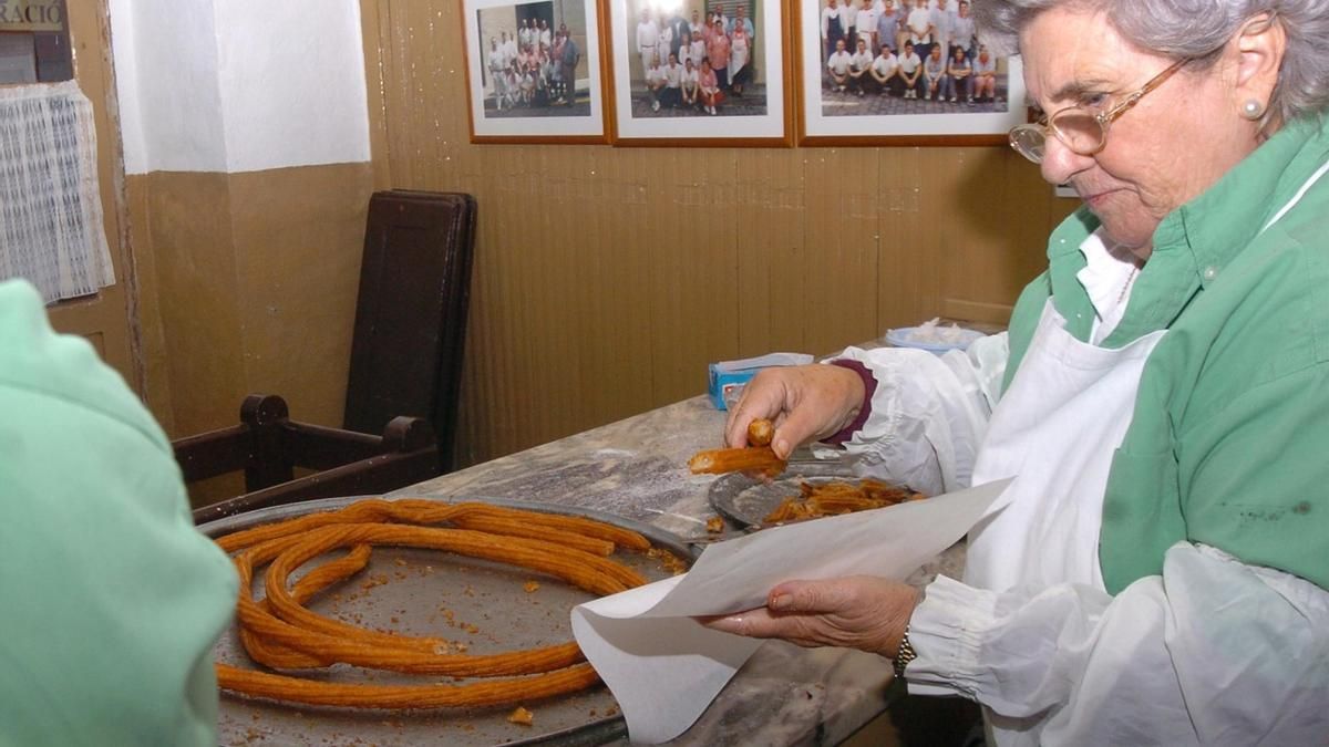 Preparando churros, en una imagen de octubre de 2004.