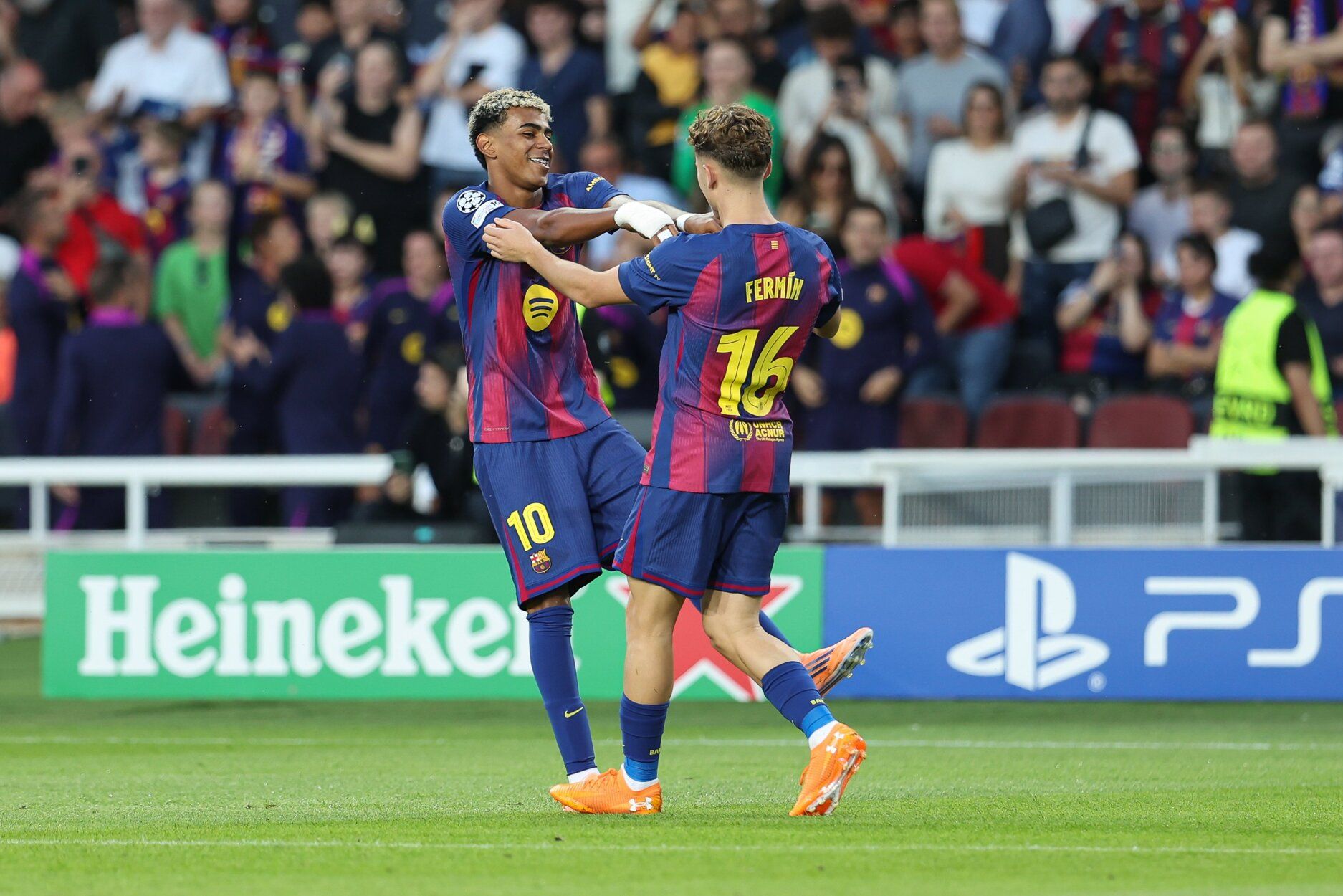 Imágenes del partido del Barcelona vs Olympiacos