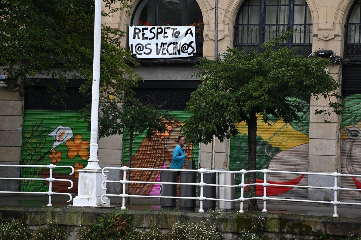 Vecinos de Marzana reivindican su derecho a descansar frente al ruido de terrazas y bares
