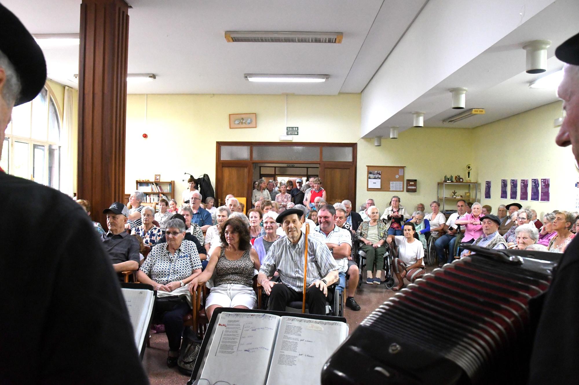 Día de aitetxis y amatxis en Elizondo con concierto de la Banda Recreo