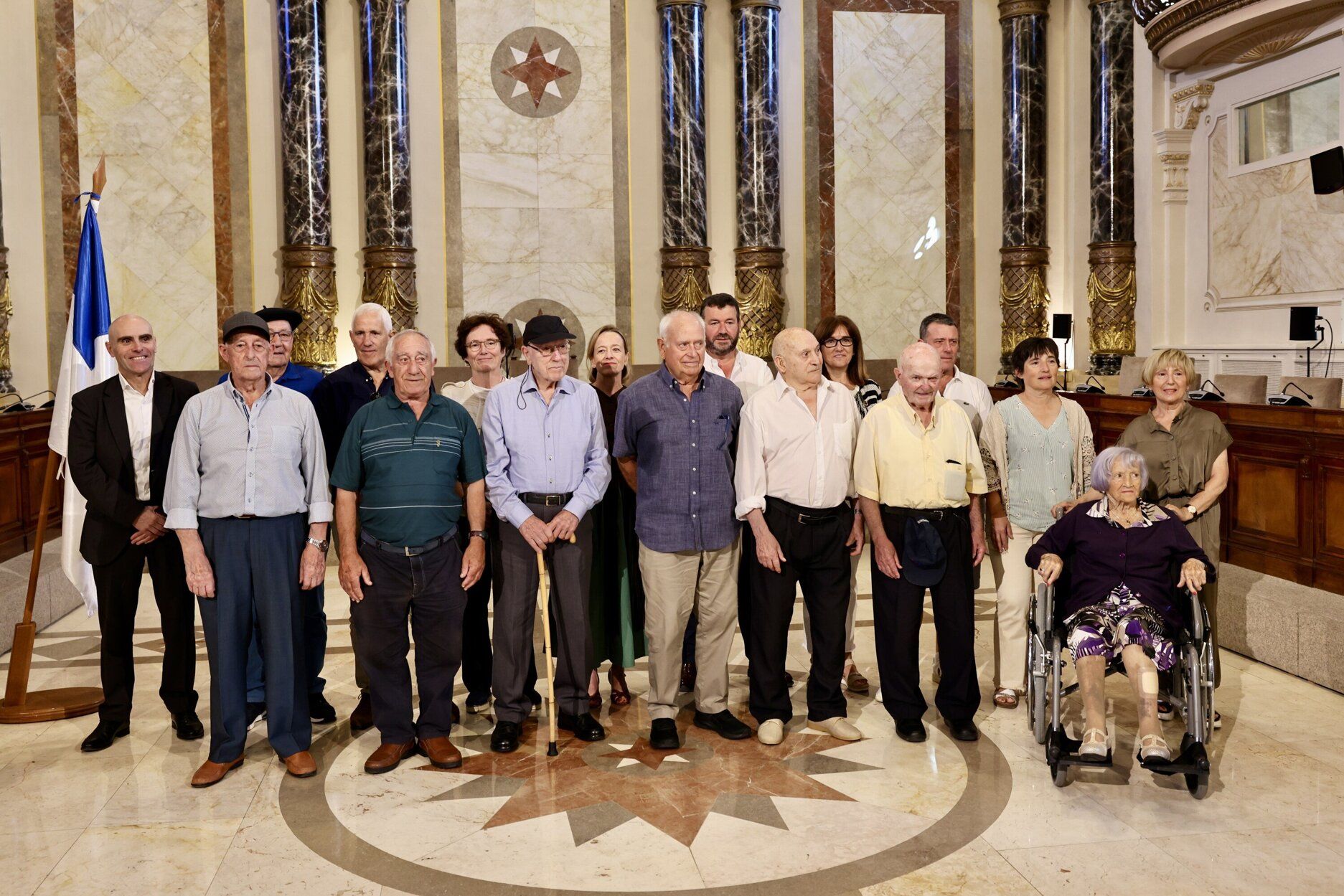 Homenaje a los arrantzales en el salón de plenos de Donostia