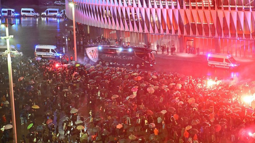La explanada de San Mamés será vallada para evitar altercados con los ultras del AZ Alkmaar