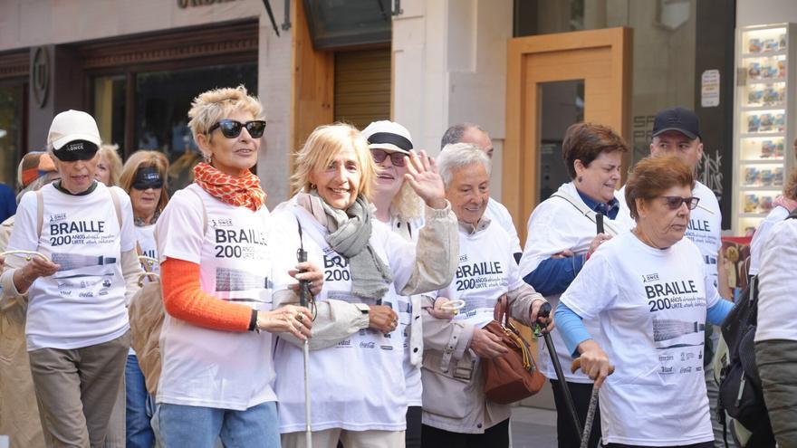 Vitoria corre “a ciegas” en la XXVIII Carrera de Cascabeles de la ONCE