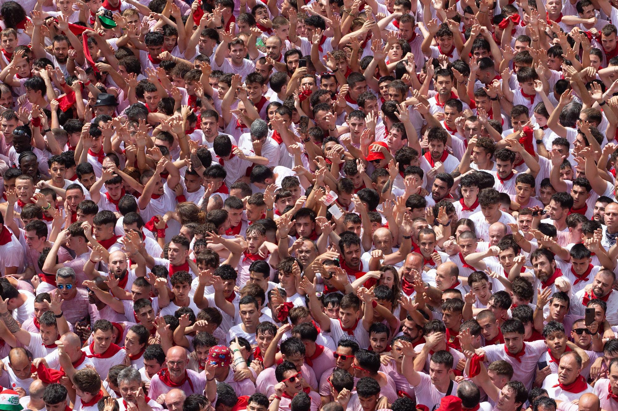 Fotos del  Chupinazo de San Fermín 2025 en Pamplona: ¡La fiesta más internacional se enciende con un grito solidario por Palestina!