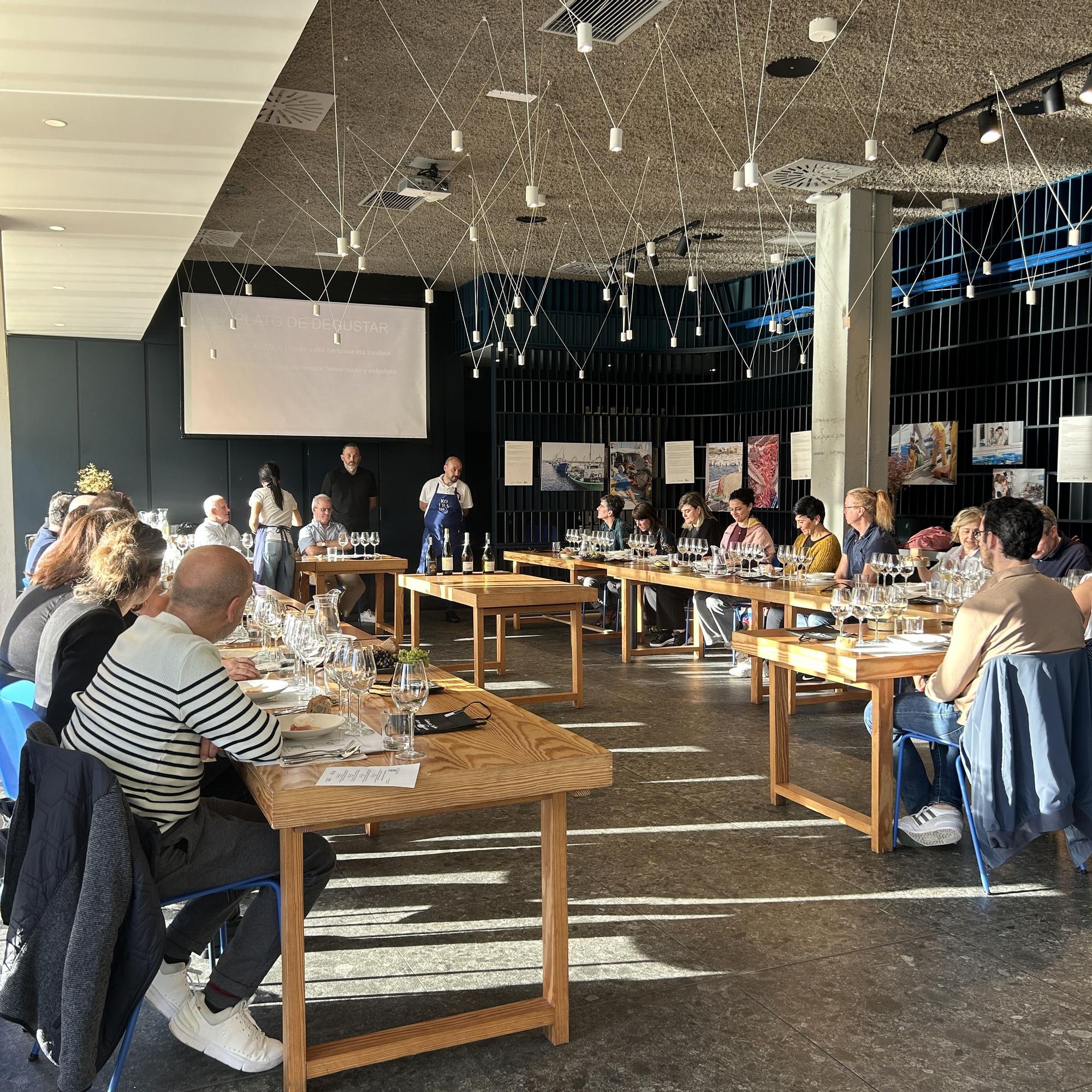 Kofradia- Itsas Etxea impulsa experiencias gastronómicas única con maridajes mensuales.