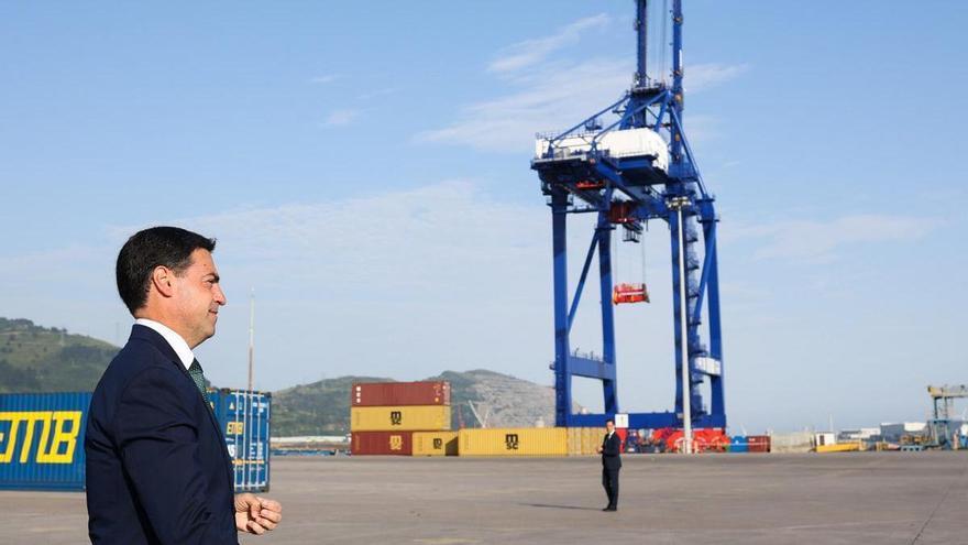 El Puerto de Bilbao pone en funcionamiento la mayor grúa del Arco Atlántico