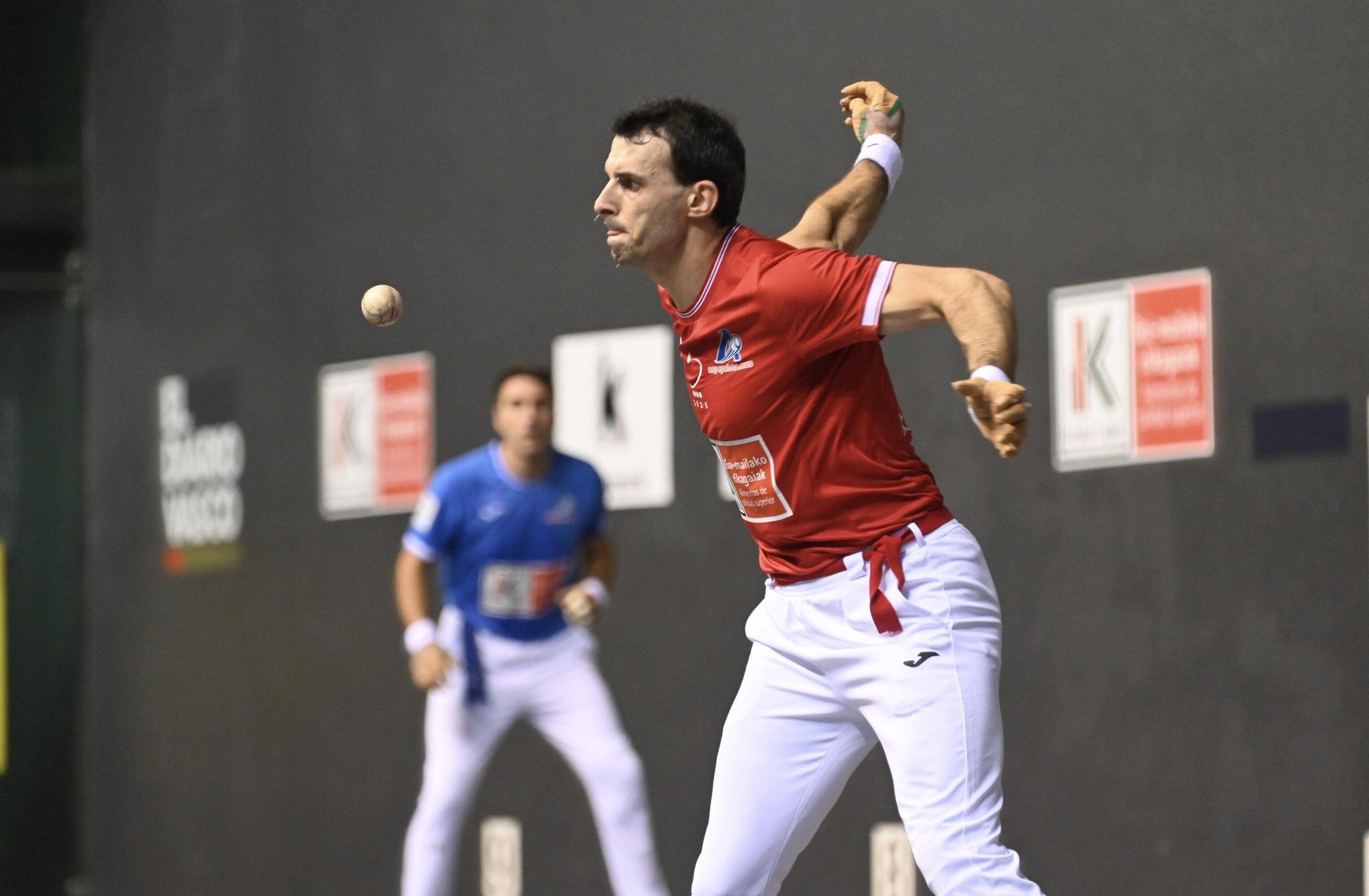 Peio Etxeberria, finalista del Cuatro y Medio por tercera vez consecutiva después de ganar a Altuna III en el Atano III de Donostia.