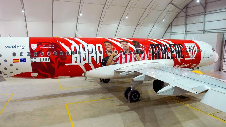El nuevo avión del Athletic ya está listo: estos son los seis jugadores que aparecen en su fuselaje