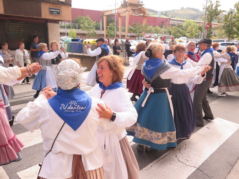 El desfile de la Euskal Jaia de Urretxu, en imágenes