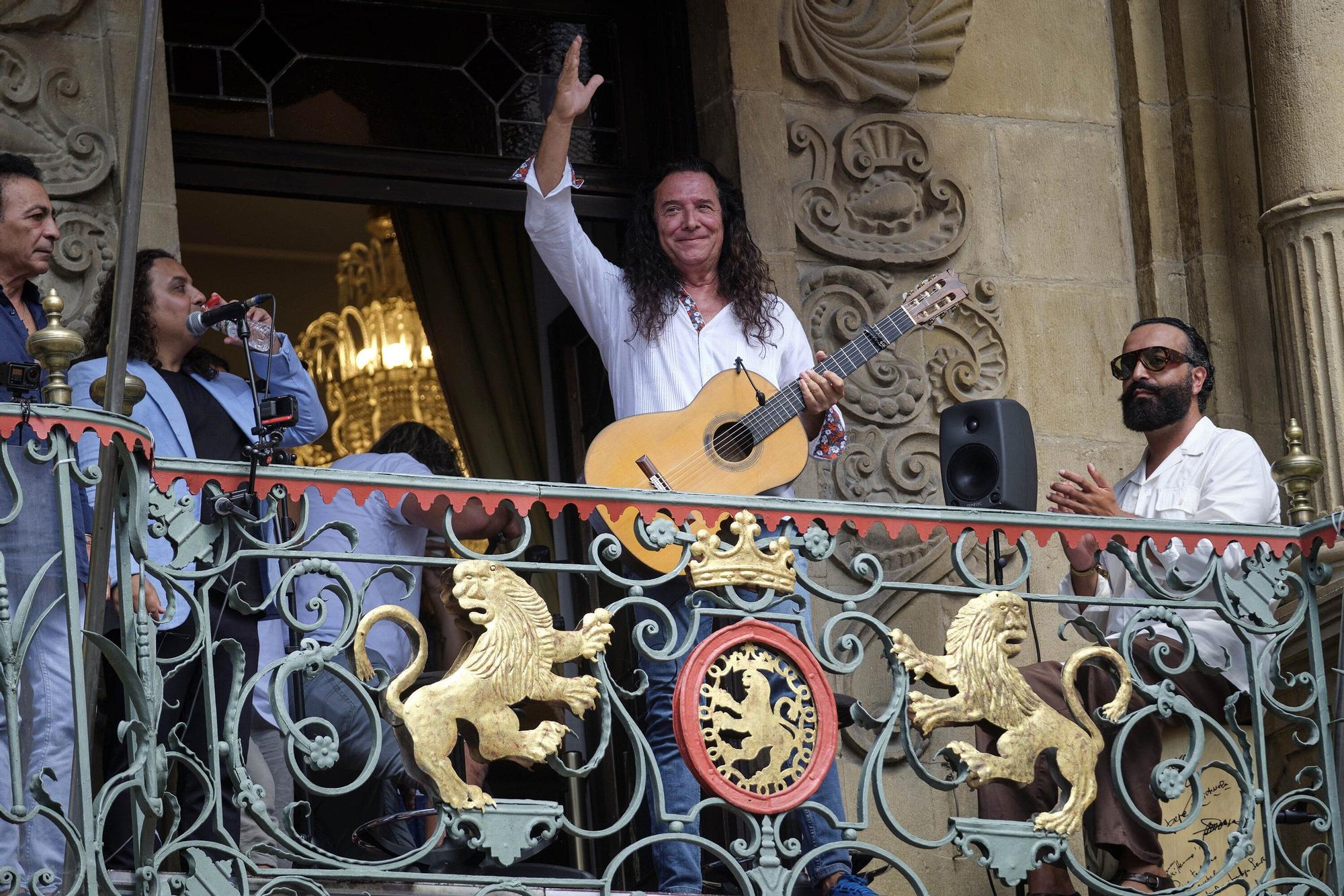 Tomatito, flamenco en el balcón del Ayuntamiento de Pamplona