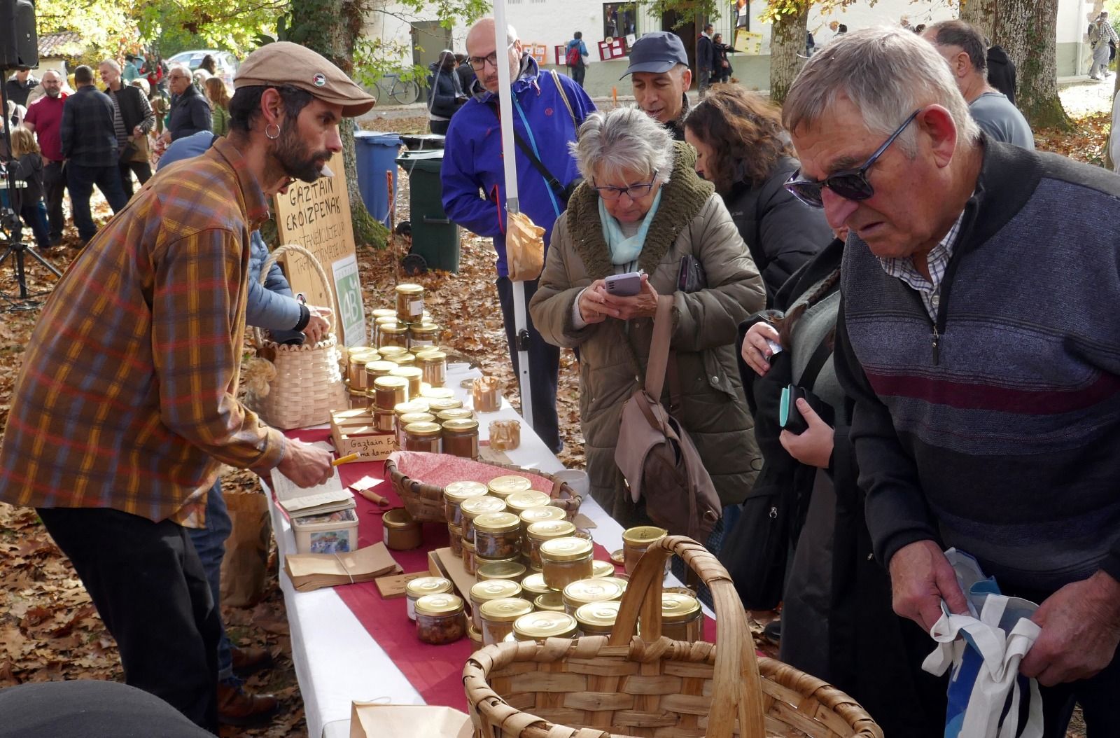 Mañana de castañas en Jauntsarats