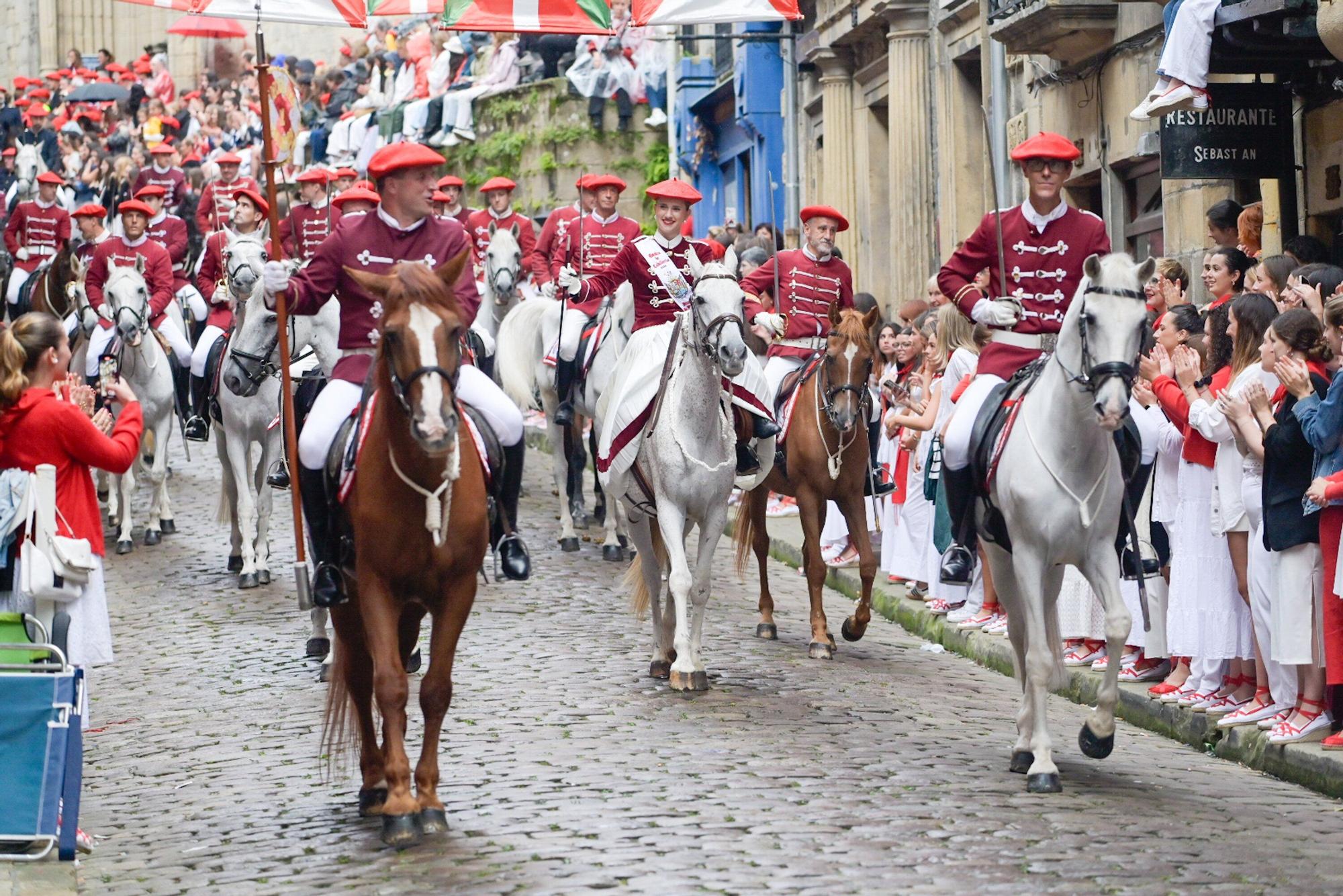Fotos del Alarde tradicional 2025 por las calles de Hondarribia