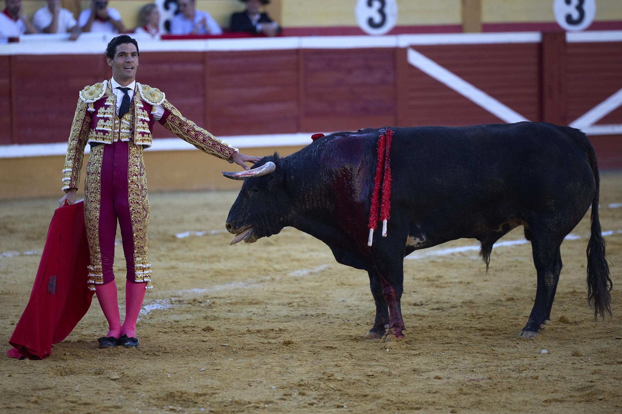 Fotos de la corrida de toros en Tudela con toros de Garzón Valdenebro