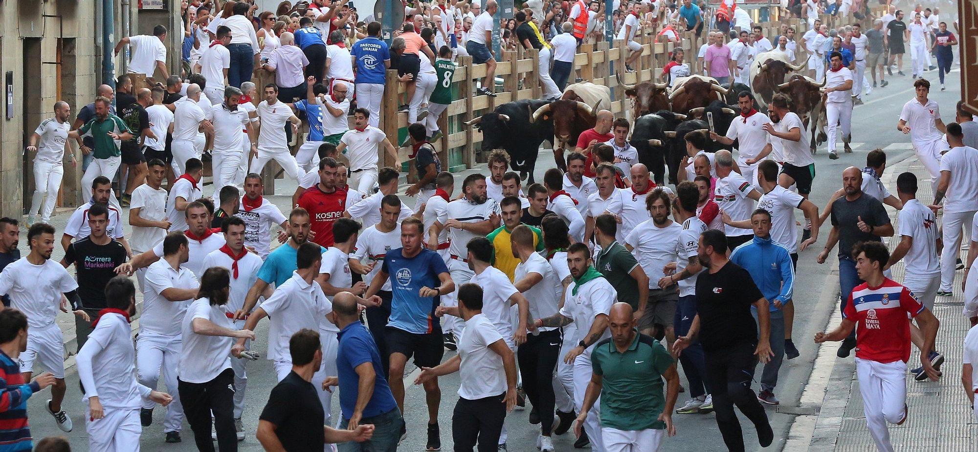 Fotos del segundo encierro de fiestas de Tafalla 2025