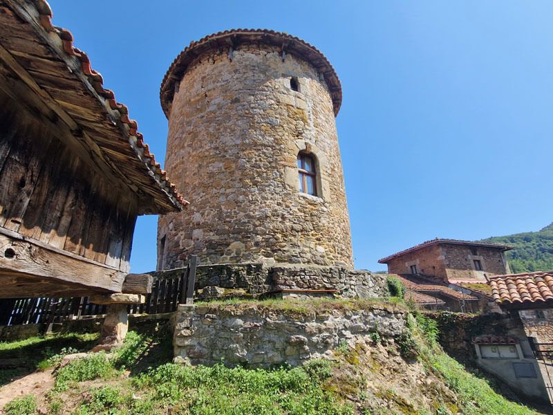 En las imágenes se aprecia la riqueza natural de la senda, que se recorre a pie o en bici y ofrece una rica gastronomía.
