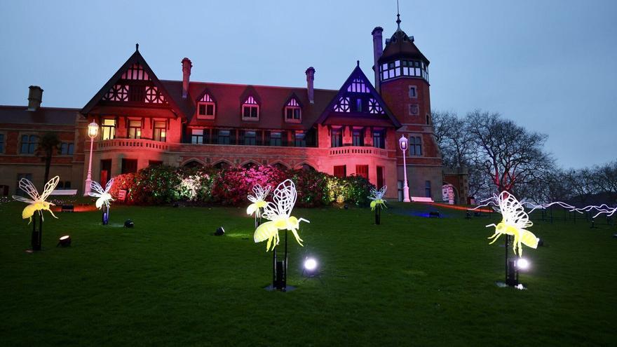 Miramar Magikoa, la propuesta navideña en la que los insectos llenan el ambiente de luz y color
