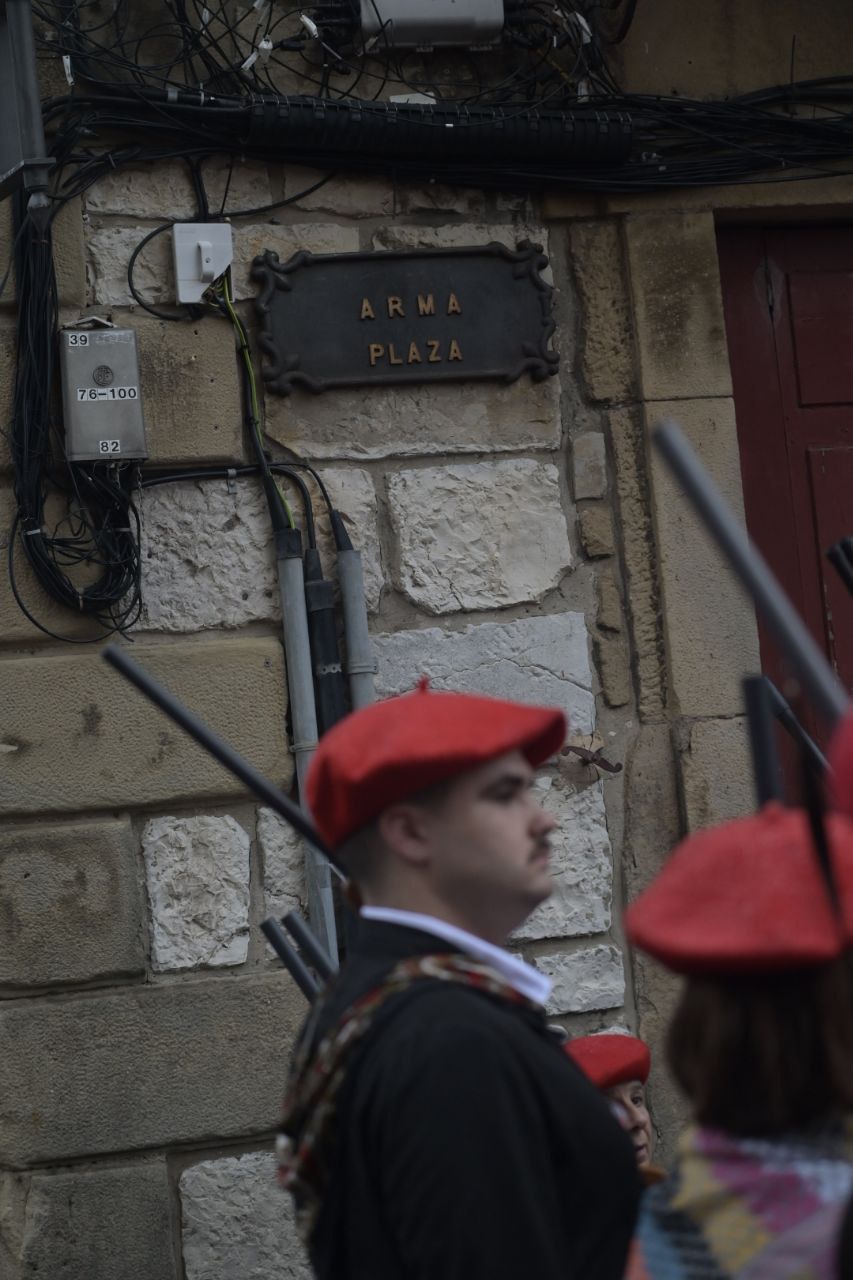 La compañía Jaizkibel desfila en Hondarribia