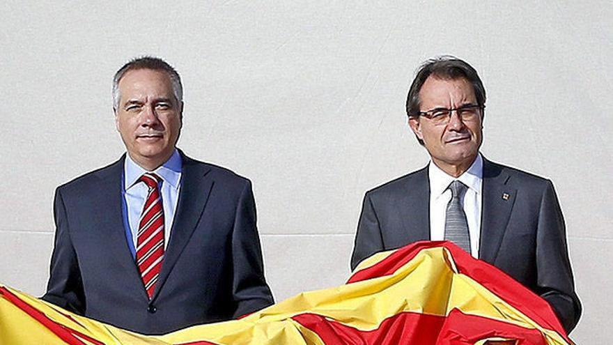 Pere Navarro, del PSC y Artur Mas, reelegido presidente de Catalunya (CiU).