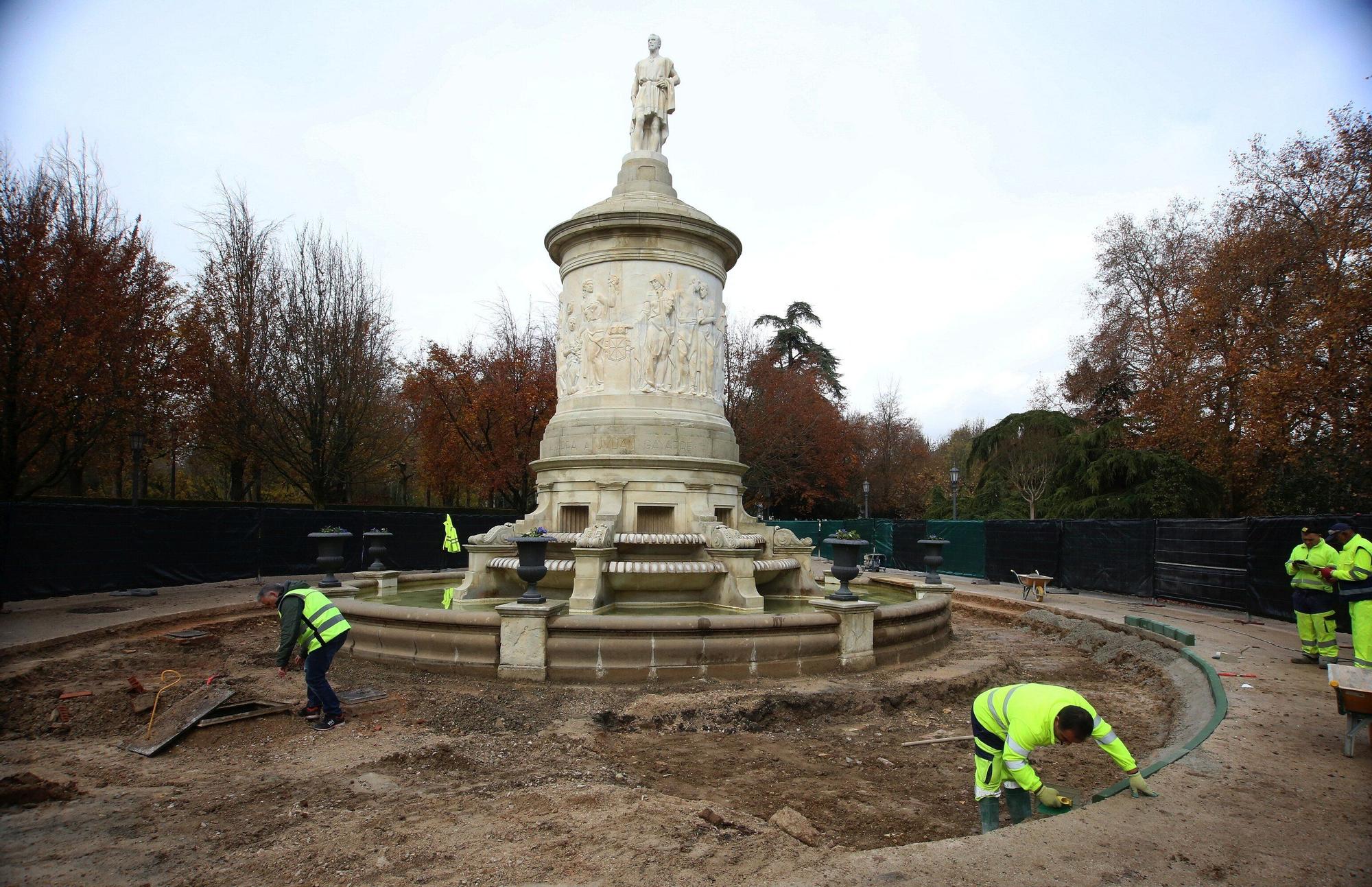 Fotos de los trabajos de mejora de la fuente Julián Gayarre