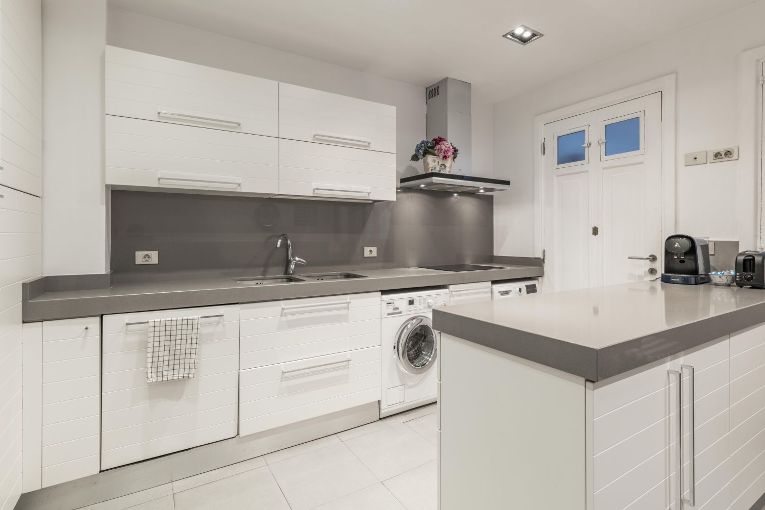 Magnífica propiedad en venta ubicada en un edificio señorial, situada en una de las zonas más elegantes del céntrico barrio de Gros